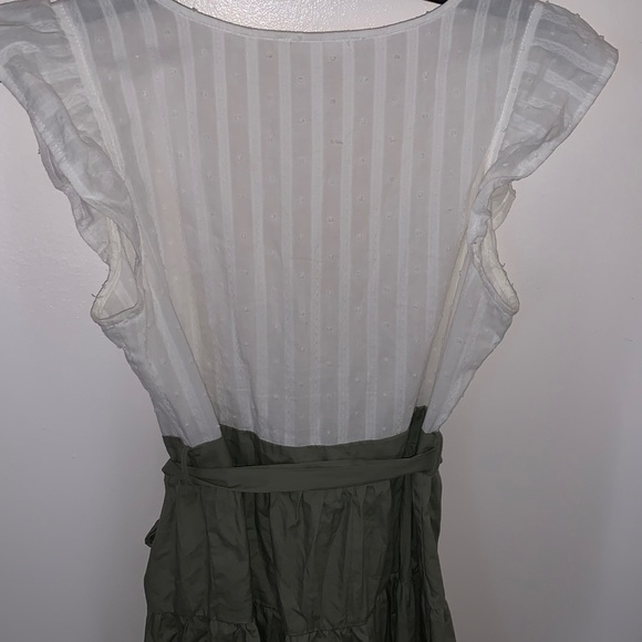 Super cute never worn button up dress white and green size med - Picture 5 of 7